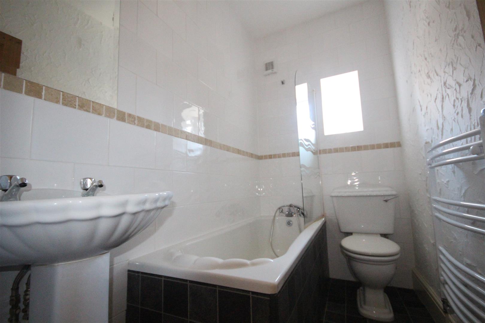 2 bedroom end terrace house To Let in Barnoldswick - IMG_7037.jpg